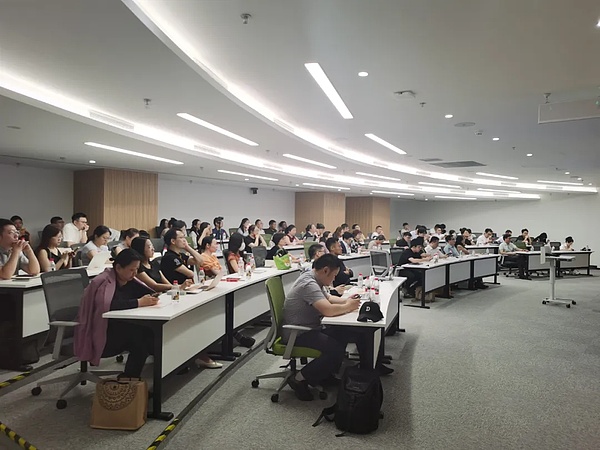 郭广昌带队杀入香港稳定币市场：这次玩真的！