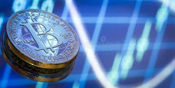 比特币又疯了？25%暴涨背后的三大推手与暗藏危机